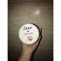 Tẩy tế bào chết body Dove Exfoliating Body Polish – Hạt Macca và sữa gạo