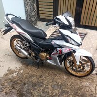 Tem Rời Winner V1 King Drag Đỏ Dán Xe Trắng