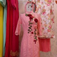 Thanh lý Áo dài ren thêu hoa ruy băng nổi.