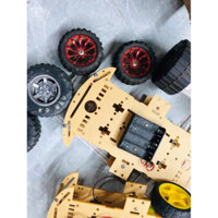 Thanh lý - Bộ 2 khung mica và nhiều bánh xe có động cơ