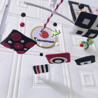 [Thanh lý] Combo 4 món: Đồ chơi treo nôi + Thanh J + Hộp nhạc tự xoay + Máy tạo tiếng ồn trắng + Đai xe máy cho bé