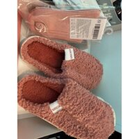 thanh lý dép lông và vớ vascara màu hồng