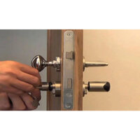 Thay ổ khóa cửa gỗ tại nhà  Hà nội dễ dàng và đơn giản