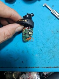 Thay pin tai nghe Bose SoundSport Free