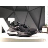 The Track Trainer, giày chạy bộ hợp thời trang của UnderArmour, có hình bóng ngoài trời và cấu trúc trên phức tạp