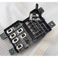 Thích hợp cho Cheetah pajero V31 V32 V33 Raiders Black King Kong CS6 Ngăn Động Cơ Hộp Cầu Chì Đế