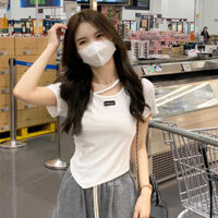 Thiết kế không đều Áo thun ngắn tay nữ Mùa hè Phiên bản Hàn Quốc 2025 Phong cách mới Hot Girl Phong cách Pure Desire White Base Top