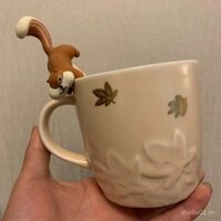 [Thiết kế không nắp] Cốc nước Starbucks dập nổi lá phong gốm sứ cốc cà phê có thìa trộn sóc dung tích lớn hoạt hình dễ thương