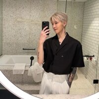 Thời trang nam phong cách lạnh Giá mùa hè thiết kế thích hợp cao cấp xếp nếp Bộ đồ hai dây thắt dây kiêng cữ Áo Sơ Mi Ngắn Tay Nam sành điệu