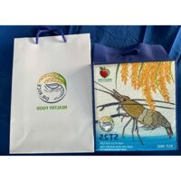 Thùng 20kg gạo lúa tôm ST25 hút chân không kèm túi xách làm quà tặng