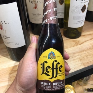Thùng bia Leffe Brune ( Leffe nâu) - 330ml, 24 chai