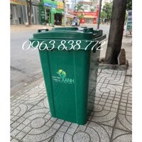 Thùng rác nhựa 90 lít màu xanh lá sử dụng ngoài trời.
