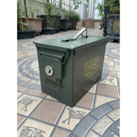 Thùng sắt đựng đồ nghề 9L có gắn sẵn ốc vít tạo ổ khóa ( không bao gồm khóa)