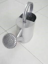 Thùng sắt tưới cây