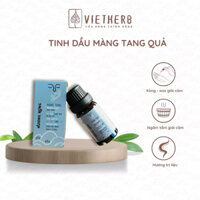 Tinh dầu màng tang chiết xuất bằng phương pháp lôi cuốn hơi nước từ lá màng tang mọc hoang dã ở vùng núi Lạng Sơn.