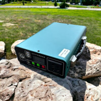 Trạm phát điện di động, trạm sạc dự phòng 220v tích điện 700.000mAh trạm phát điện dự phòng