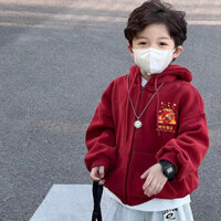Trang phục thu đông mẫu mới lót nhung in chữ cho bé trai và bé gái Áo Khoác Cardigan liền mũ áo khoác nỉ màu đỏ
