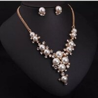Trang sức vòng cổ quý phái
