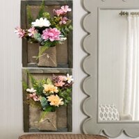 Tranh hoa lụa khung gỗ tự nhiên kết hợp hoa nhân tạo phong cách vintage trang trí cửa hàng