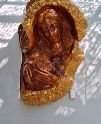 Tranh Mẹ Maria Bế Chúa – Gỗ nu sơn huyết TMĐM 03