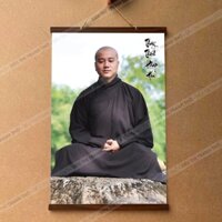 Tranh Thầy Thích Pháp Hòa treo tường nẹp gỗ 40x60cm bằng vải phủ bóng cao cấp dày dặn