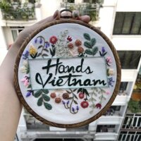 Tranh thêu khung gỗ bày bàn hoặc treo tường - hoa nhỏ kèm tên
