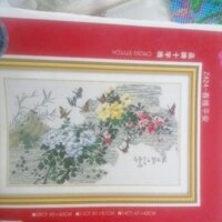 Tranh thêu tay chữ thâp hoa khoe sắc tết 2024