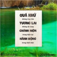 Tranh treo tuong slogan “Quá khứ không truy tìm, tương lai không ảo vọng, chánh niệm trong hiện tại, hành động trong tỉn