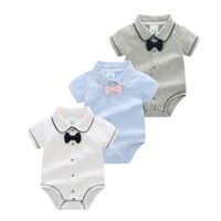 Trẻ sơ sinh Quần áo bé trai bé trai cà vạt quý ông màu trơn áo liền quần cotton ngắn tay váy rửa tội cho bé