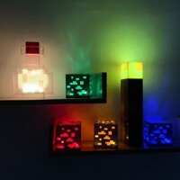 Trò chơi Minecraft Ngoại vi Minecraft Đèn pin Đèn LED sáng tạo Đèn khai thác màu đỏ và xanh lam Đèn ngủ