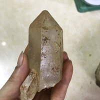 Trụ đá phong thủy tinh thể thạch anh trắng thô nguyên khối khai thác tại Việt Nam  nhiều kích thước - 300 gr