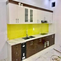 Tủ bếp chữ I  thùng gỗ nhựa Picomat, cánh Acrylic vân gỗ