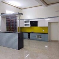 Tủ bếp chữ  thùng gỗ nhựa Picomat, cánh Acrylic kết hợp quầy Bar