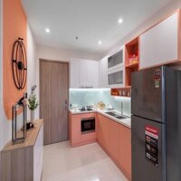 Tủ bếp thùng gỗ nhựa Picomat, cánh Sơn kết hợp Acrylic