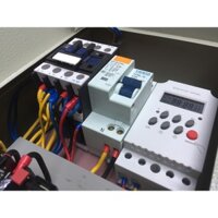 Tủ hẹn giờ bơm 5,5HP có CB chống giật RCBO và role nhiệt