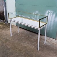 Tủ kính trưng bày 1m5 chân sắt thanh lý