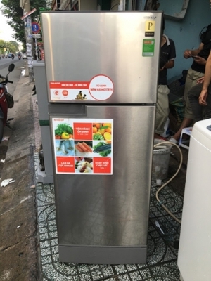 Tủ lạnh Sharp 180 lít SJ-198P-ST