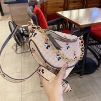 🍿🍫TÚI BAO TỬ MICKEY  QUÁ HOT  Chất liệu : da PU chất cực đep Màu sắc ;như hình ✅size 22cm ✔️s