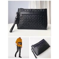 Túi clutch Coaz embossed pouch da logo chìm unisex