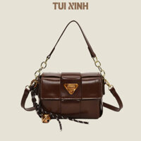 Túi đeo chéo da đan kèm móc khóa chuông, phù hợp đi làm, đi chơi - T35