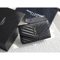 Túi đeo chéo kẹp nách YSL da sần bên trong có 1 ngăn phụ có khóa kéo hàng fullbox nam châm bên