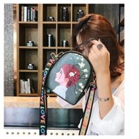 Túi đeo chéo mini hình cô gái dây chữ love - T688