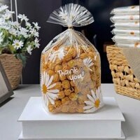 Túi đựng bánh kẹo trong kèm kẽm cột hoa cúc trắng 18x23cm