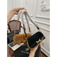 túi kẹp nách chữ H da lộn kèm charm gấu 21cm xinh sò