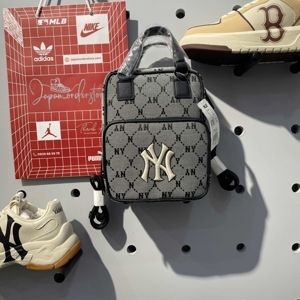 Túi MLB Monogram Diamond Jacquard Mini Backpack New York Yankees 3ABKS031N