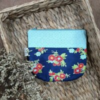 Túi, ví handmade đựng đồ make up, đồ dùng cá nhân mẫu hoa hồng đỏ nền xanh