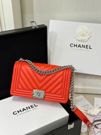Túi Xách Chanel Boy Siêu Cấp Nữ Màu Đỏ Khóa Trắng 25cm