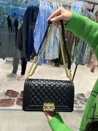 Túi Xách Hàng Hiệu Chanel Boy Medium Siêu Cấp Màu Đen Khoá Vàng 25cm