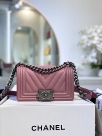 Túi Xách Hàng Hiệu Chanel Boy Vân Chữ V Màu Hồng 20cm