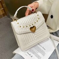 túi xách khóa tim tán đinh sang trọng